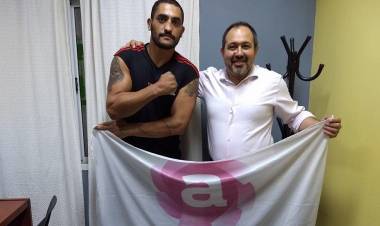 Leonardo Ahumada campeón en Kickboxing