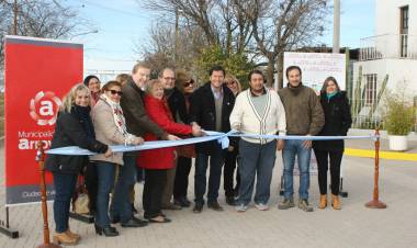 SE INAUGURÓ LA OBRA DEL ADOQUINADO EN EL BARRIO IPV