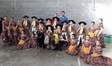 Muestra de Talleres de la Casa de la  Cultura en el Centro Vecinal Xanaes