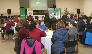 El Intendente participó de la Tercera Olimpíada Escolares Provinciales de Cooperativismo, Mutualismo y Ambiente 