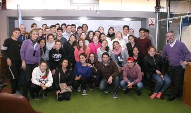 El Intendente Cravero recibió a alumnos de Miramar