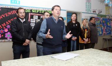 El Intendente Cravero anunció la construcción de aulas Auroras en el Paraje al Curva