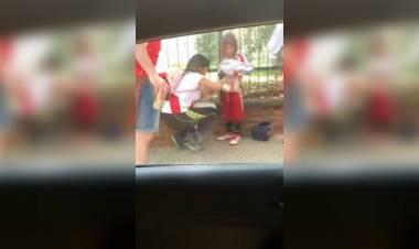 La mujer que le pegó bengalas a su hijo antes de la Superfinal podría ir a prisión entre 2 y 8 años