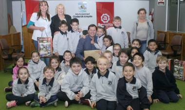 Alumnos presentan al Intendente el “Proyecto Lapacho”