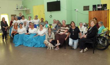 Ciudadanas Ilustres visitaron el Hogar Juan XXIII