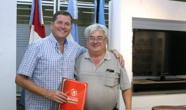 El Intendente entrega aporte económico a la Subcomisión de Bochas del C. D. y C. A.