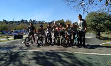ENCUENTRO DE ESCUELITAS DE BMX EN EL  PARQUE DEL ESTADIO KEMPES