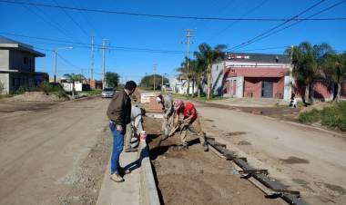 Se lleva a cabo la obra de cordón cuneta en Avda. Gregorio Careto