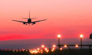 Suspenden vuelos de cabotaje, trenes y colectivos de larga distancia por fin de semana largo