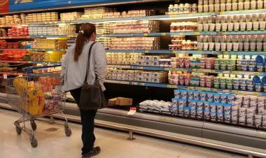 Schiaretti anunció un extra de $2.000 para la Tarjeta Social