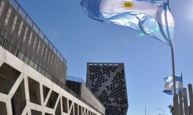 Schiaretti dispuso reducción salarial de la planta política