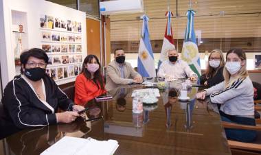 POR MÁS POLÍTICAS CONTRA LA VIOLENCIA DE GÉNERO EN ARROYITO, EL INTENDENTE RECIBIÓ A TÉ VERDE