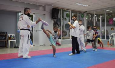 EL POLIDEPORTIVO MUNICIPAL BRINDA DISTINTAS ACTIVIDADES DEPORTIVAS PARA NIÑOS, JÓVENES Y ADULTOS