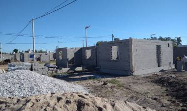 AVANZAN A BUEN RITMO LAS NUEVAS VIVIENDAS MUNICIPALES QUE SE ESTÁN CONSTRUYENDO