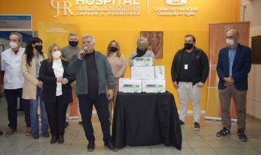 EN SU 70° ANIVERSARIO ARCOR ENTREGÓ AL INTENDENTE GUSTAVO BENEDETTI TRES EQUIPOS DE BOMBAS DE INFUSIÓN PARA EL HOSPITAL