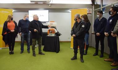 EL INTENDENTE BENEDETTI HIZO ENTREGA DE EQUIPAMIENTO, EN UN NUEVO ANIVERSARIO DE LA ASOCIACIÓN BOMBEROS VOLUNTARIOS