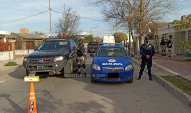 FPA CERRÓ DOS QUIOSCOS Y DETUVO A DOS REINCIDENTES EN LA VENTA DE DROGAS DE ARROYITO
