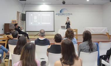 MÁS DE 25 ALUMNOS DE LA ESCUELA MUNICIPAL DE DANZA RINDIERON EXÁMENES PARA RECIBIRSE DE PROFESORES Y PROFESORAS DE DANZAS FOLKLÓRICAS