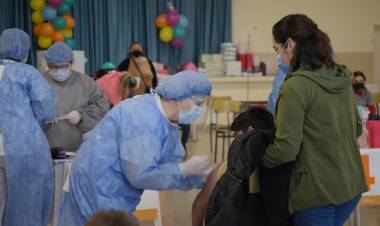 EL ÁREA DE INMUNIZACIÓN AVANZA CON LA VACUNACIÓN EN LOS PARAJES Y DIAGRAMA OPERATIVOS EN LAS ESCUELAS SECUNDARIAS
