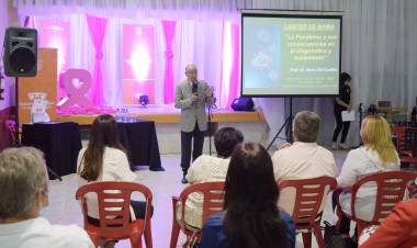 EL DR. DEL CASTILLO DISERTÓ EN EL MARCO DEL MES ROSA