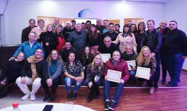 BENEDETTI AGASAJÓ A LOS TRABAJADORES DE LA PRENSA