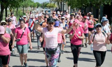 ARROYITO CAMINÓ POR LA LUCHA CONTRA EL CÁNCER DE MAMA