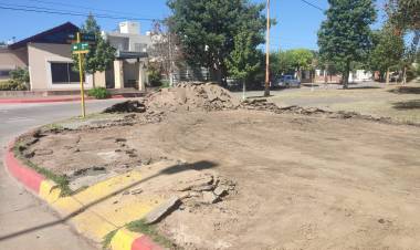 EL GOBIERNO MUNICIPAL INICIA PUESTA EN VALOR EN LA PLAZA EVA PERÓN