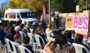 ARROYITO PONE EN MARCHA EL PRIMER SERVICIO DE TRANSPORTE PÚBLICO MUNICIPAL, DE LA REGIÓN, «EL BUS DE LA MUNI»