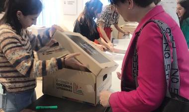LA BIBLIOTECA MUNICIPAL ALMAFUERTE RECIBIÓ LIBROS CORRESPONDIENTE AL «PROGRAMA ESTÍMULO A LAS EDICIONES LITERARIAS CORDOBESAS 2023»