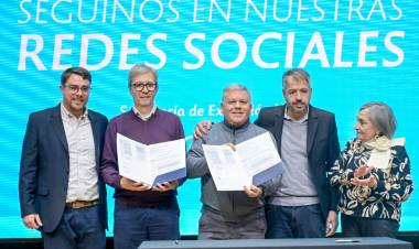 EL INTENDENTE BENEDETTI JUNTO AL RECTOR DE LA UNC, JHON BORETTO, FIRMAN CARTA COMPROMISO PARA PONER EN MARCHA EL PRESUPUESTO PARTICIPATIVO EN LA CIUDAD