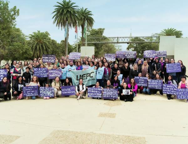Las mujeres de Arroyito alzaron su voz en una nueva convocatoria de Ni Una Menos