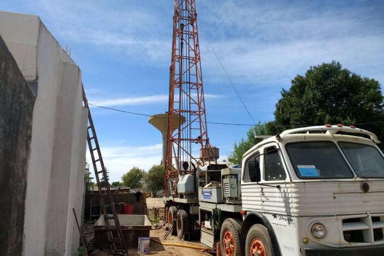 Nueva perforación para extraer Agua Potable
