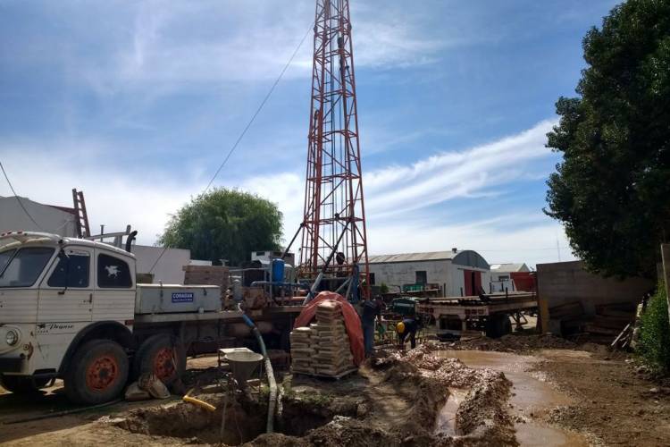 Nueva perforación para extraer Agua Potable
