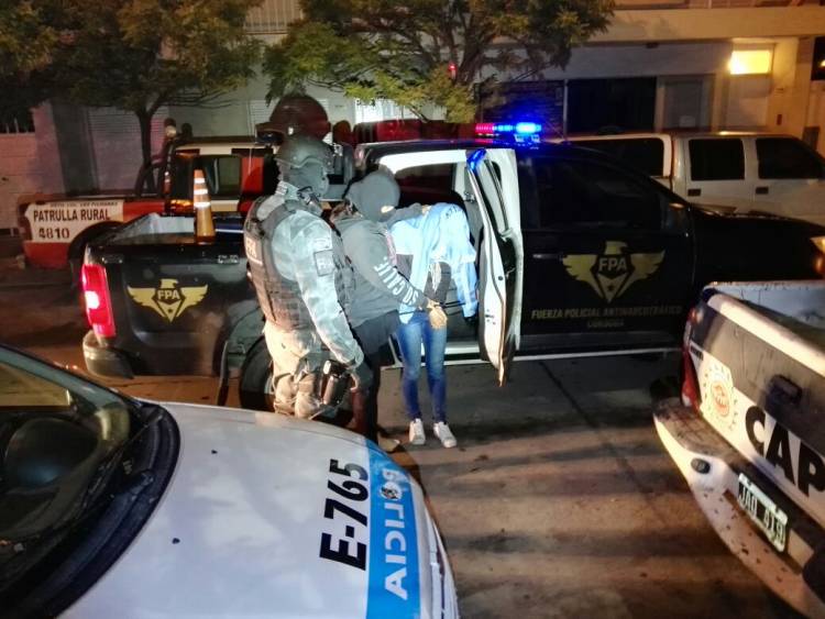 LA FRANCIA:  PAREJA DETENIDA CON ENVOLTORIOS DE COCAÍNA LISTOS PARA LA VENTA