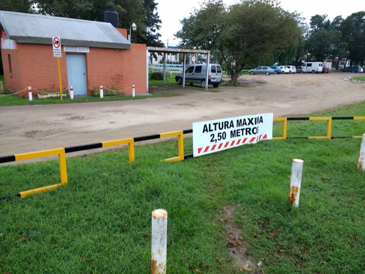 Derriban el Arco Delimitador de la calle Lavalle