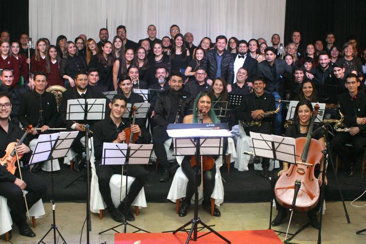 Exitoso Mega Concierto Arroyito Coral