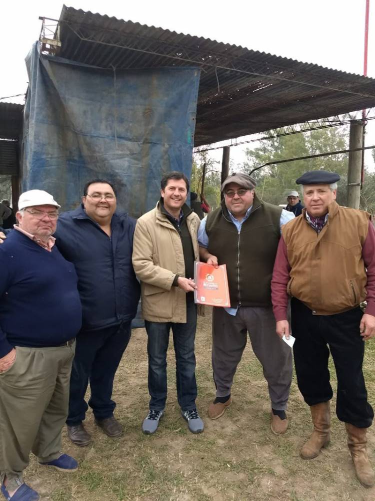 El Intendente entregó aporte económico al Centro Tradicionalista  Atahualpa Yupanqui