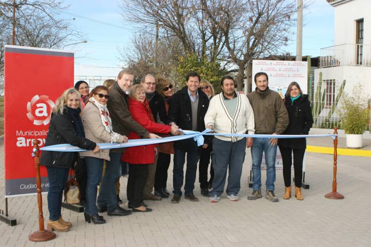 SE INAUGURÓ LA OBRA DEL ADOQUINADO EN EL BARRIO IPV