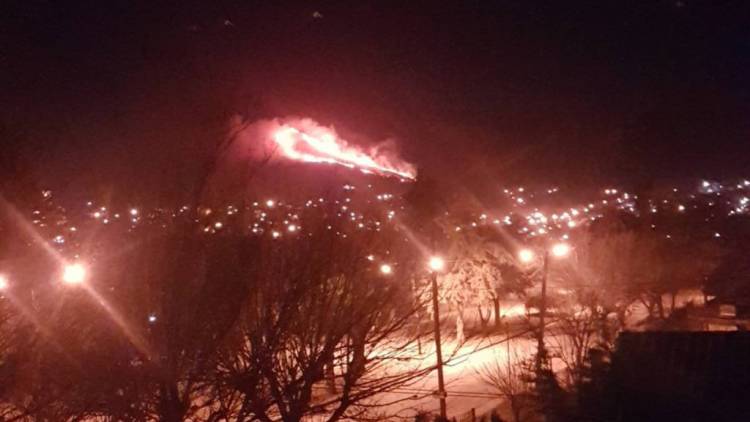 Bomberos combaten nuevos focos de incendio en el valle de Punilla