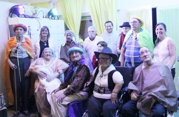 Novena navideña y Pesebre viviente  en el Hogar Juan XXIII