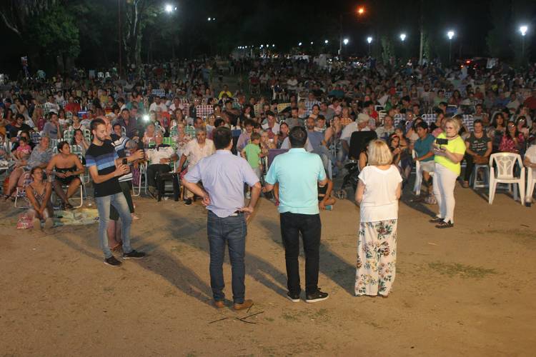 ARROYITO RECUPERÓ SU BALNEARIO CON UN GRAN ESPECTÁCULO