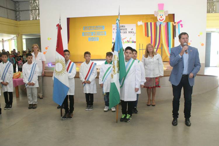 El Intendente Cravero presidió del acto de inicio de clases en la escuela María T. Navarro