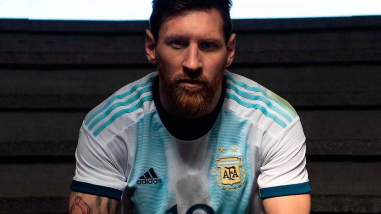 la Selección argentina presentó oficialmente su nueva camiseta