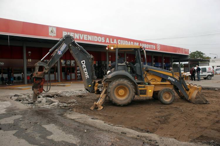 Trabajos de re pavimentación en la Terminal de Ómnibus