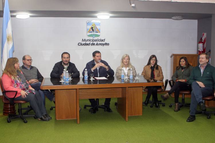 EL INTENDENTE CRAVERO ALQUILO UN NUEVO  ESPACIO PARA QUE FUNCIONE LA SEDE DE PAMI ARROYITO.