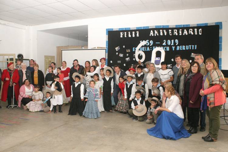 El Intendente participó del 60° Aniversario de la escuela French y Berutti de Arroyo los Leones