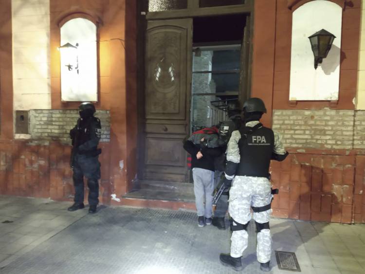 LA FPA DETUVO A UNA PAREJA QUE VENDÍA ESTUPEFACIENTES EN SAN FRANCISCO