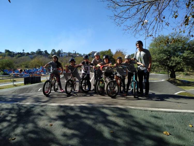 ENCUENTRO DE ESCUELITAS DE BMX EN EL  PARQUE DEL ESTADIO KEMPES