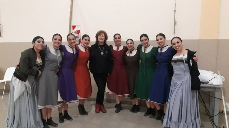 La Escuela y Ballet Municipal de Folclore, participó del Festival Competitivo “Sentirlo Argentino”