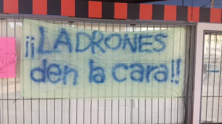 Tras la audiencia , no hubo acuerdo y los empleados de Ribeiro siguen con la medida de fuerza. 